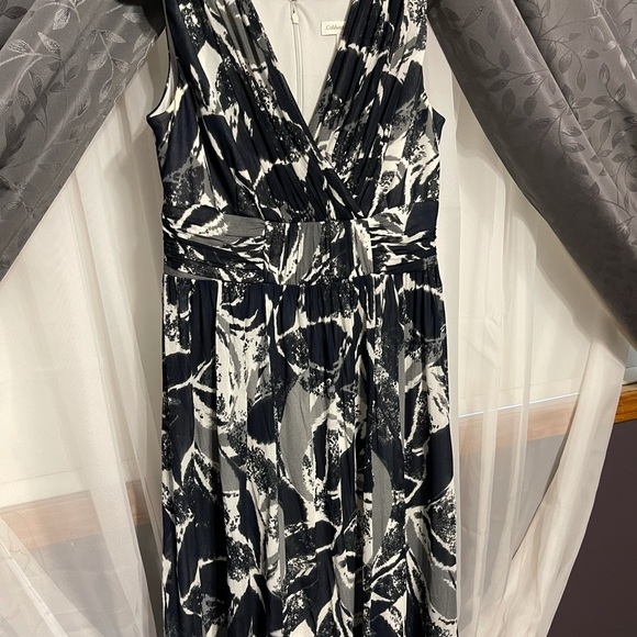 🛑Abstract cinched waist dress🛑 - Picture 2 of 5